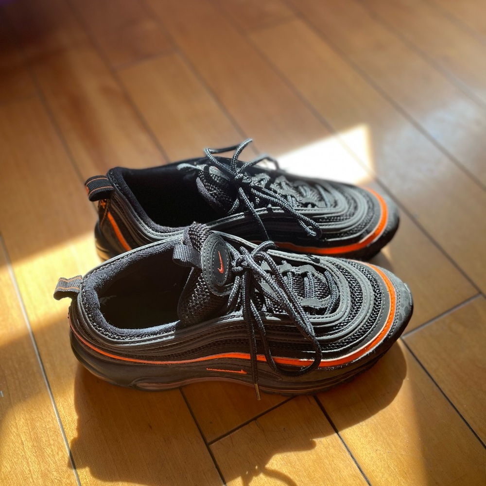 Nike big boys shoes size 6